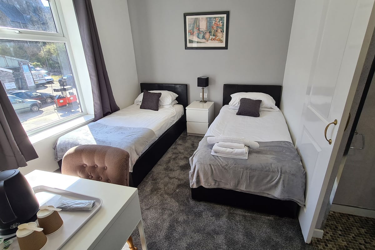 Twin Room | Minibar, blackout curtains, free WiFi, bed sheets