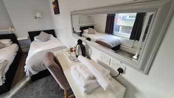 Twin Room | Minibar, blackout drapes, free WiFi, bed sheets
