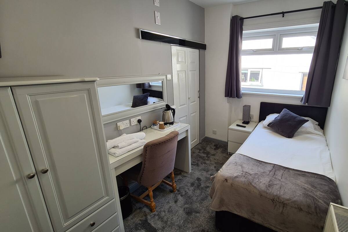 Single Room | Minibar, blackout curtains, free WiFi, bed sheets