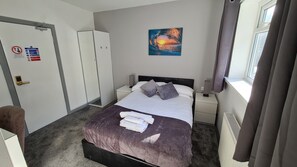 Minibar, blackout drapes, free WiFi, bed sheets - Y Gwynedd Inn (Caernarfon)