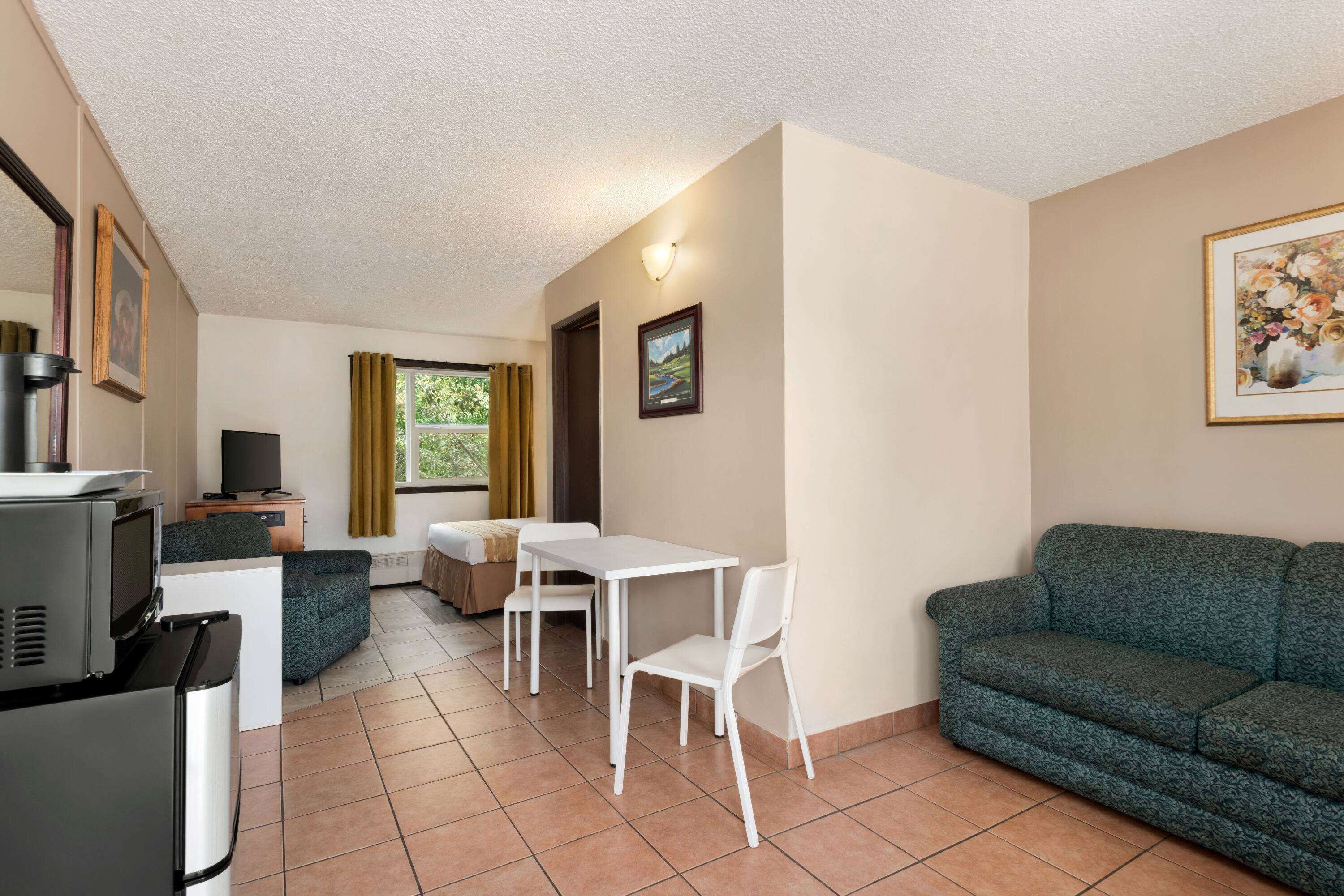 Photo - Thriftlodge Edmonton