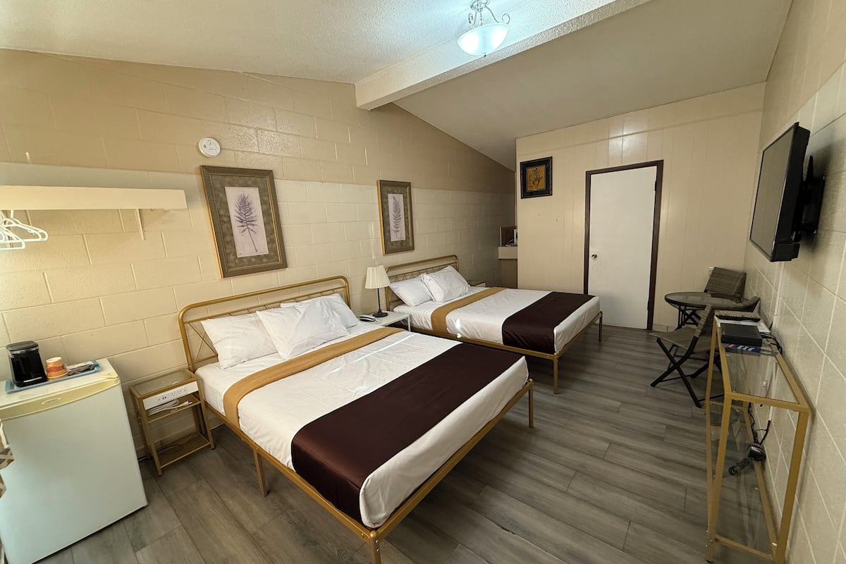 Kamer, 2 queensize bedden, niet-roken | Een bureau, gratis wifi, beddengoed, een wekker