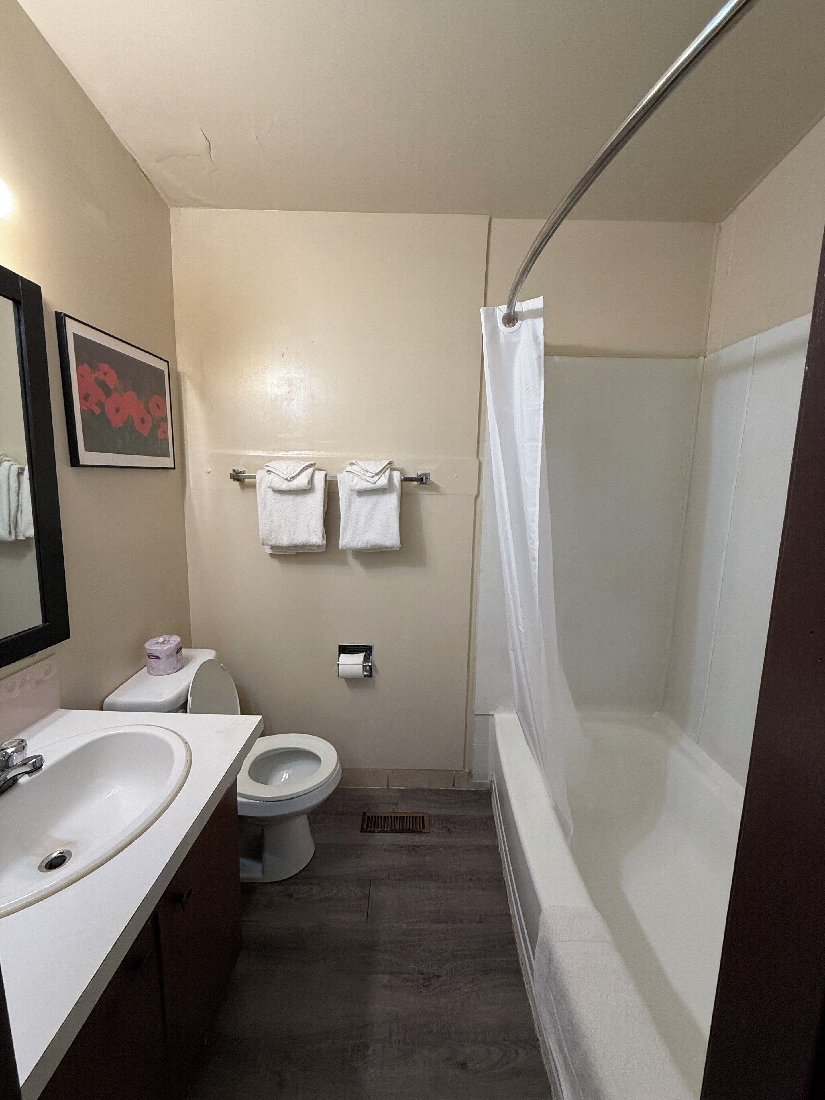 Photo - Thriftlodge Edmonton