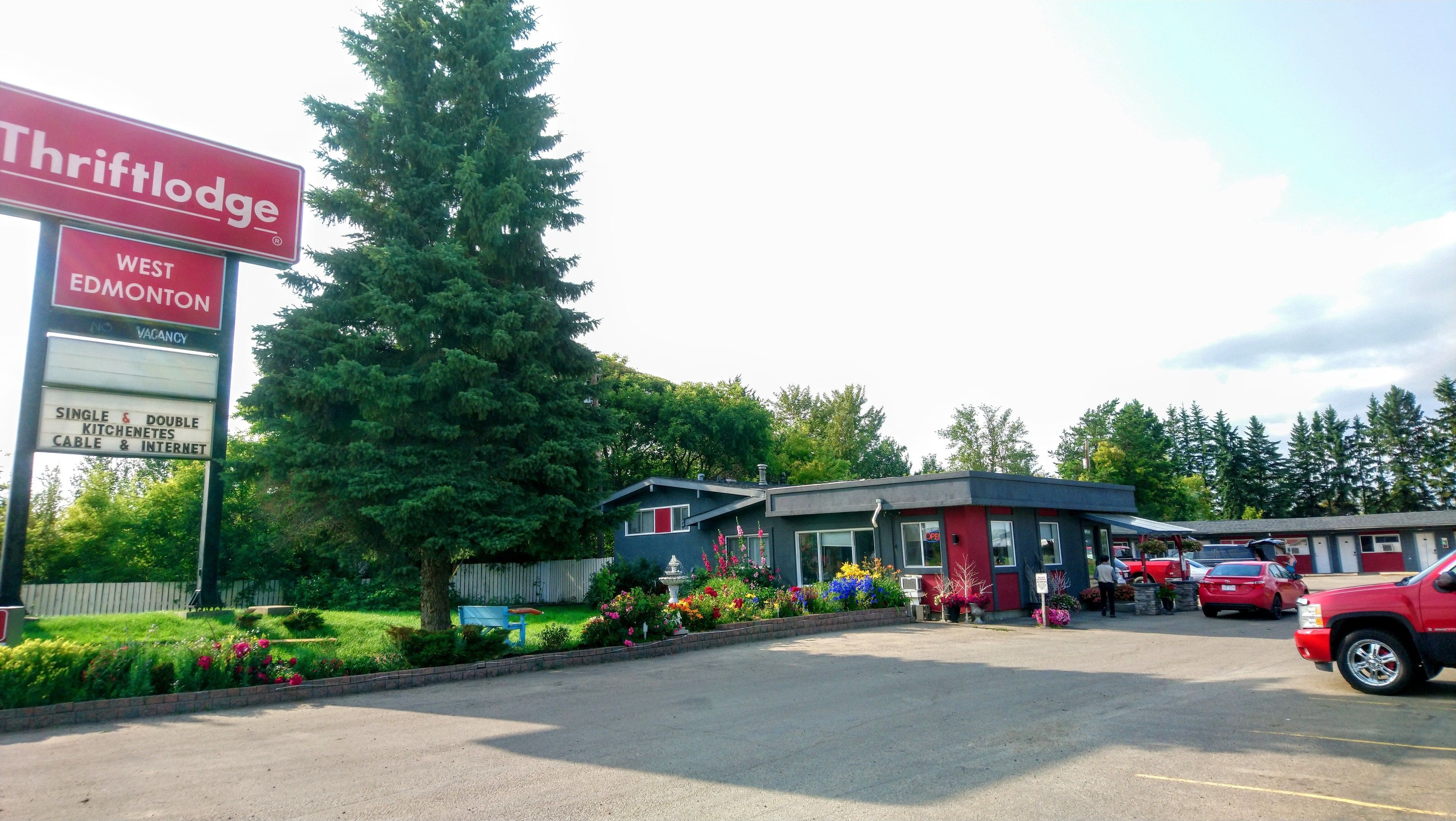 Photo - Thriftlodge Edmonton