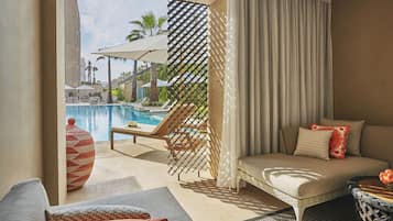 Outdoor pool, free pool cabanas, pool umbrellas