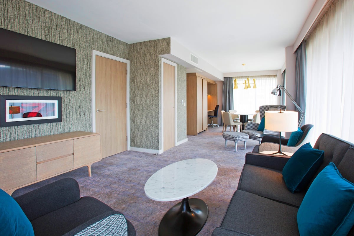 suite, 1 bedroom (canal view) | hypo-allergenic bedding, in-room safe, individually decorated