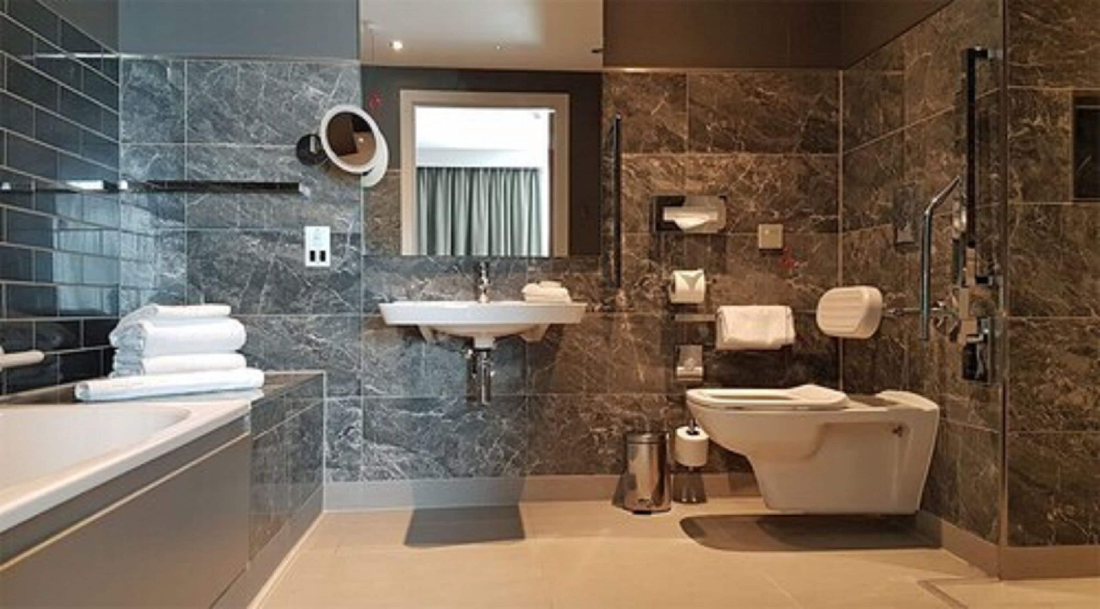 Photo - Holiday Inn Manchester - City Centre by IHG