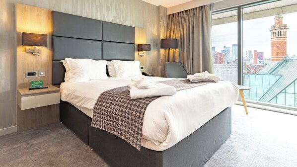 Suite, 1 King Bed with Sofa bed, City View