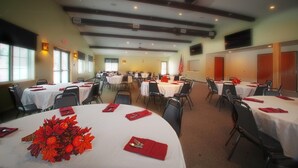Breakfast, lunch and dinner served  - Junction Inn Suites & Conference Center (Babbitt)