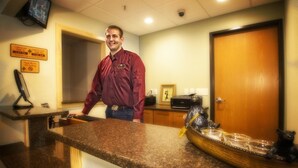 Lobby - Junction Inn Suites & Conference Center (Babbitt)