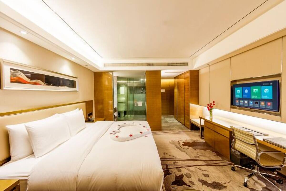 Minibar, in-room safe, cribs/infant beds, alarm clocks