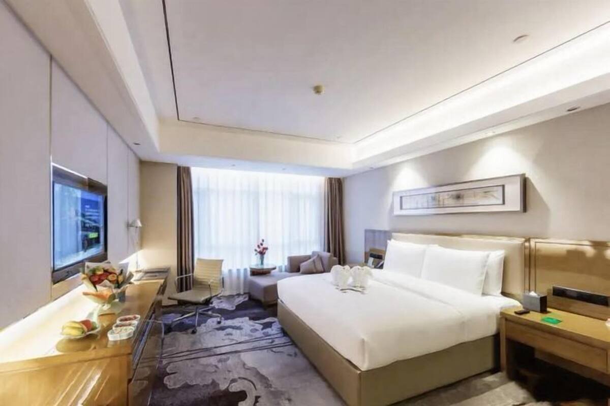 Minibar, caja de seguridad en la habitación, cunas y despertador