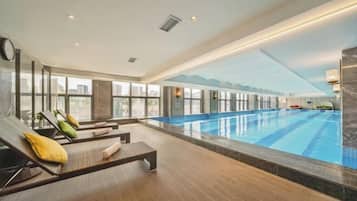 حمام سباحة داخلي