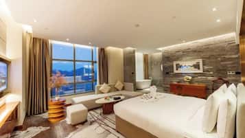 Minibar, safe på rommet, barnesenger og vekkerklokke