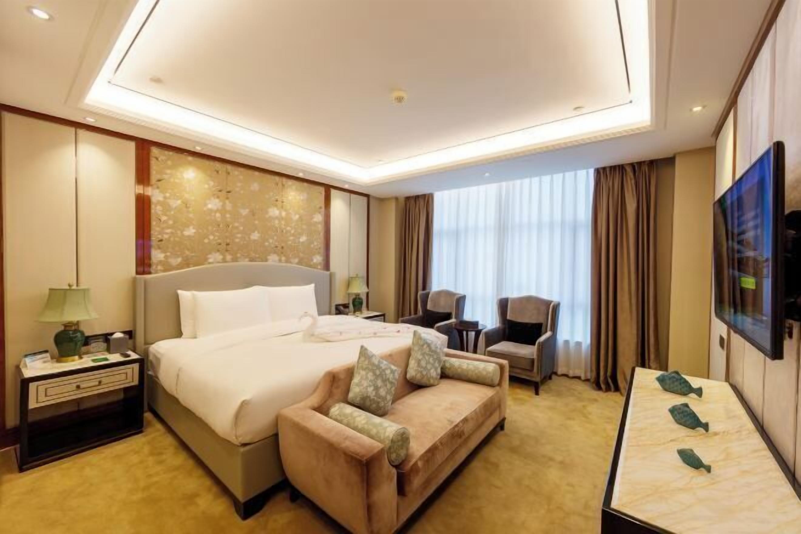 Minibar, in-room safe, cots/infant beds, alarm clocks