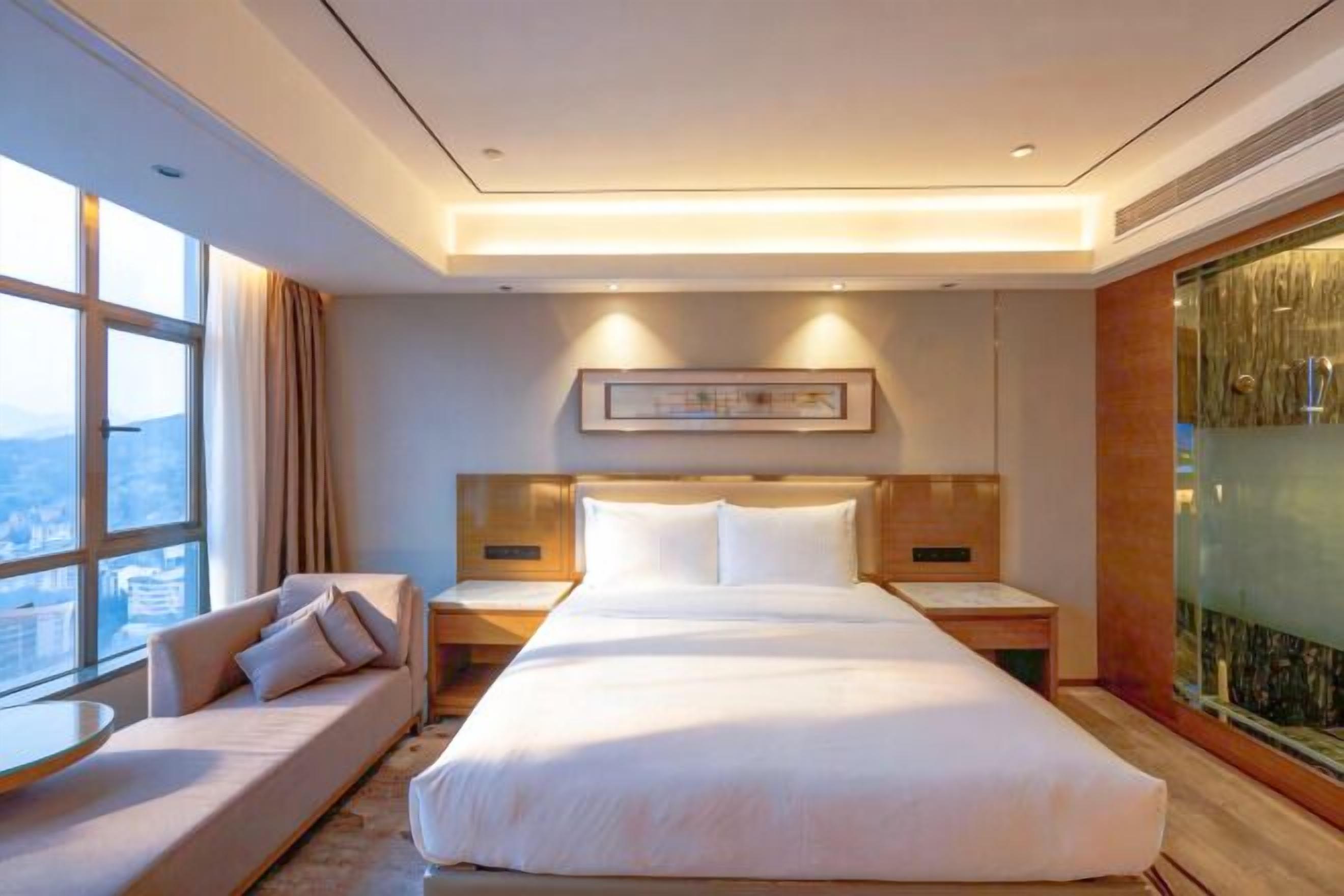 ミニバー、セーフティボックス (室内)、ベビーベッド、アラーム付き時計