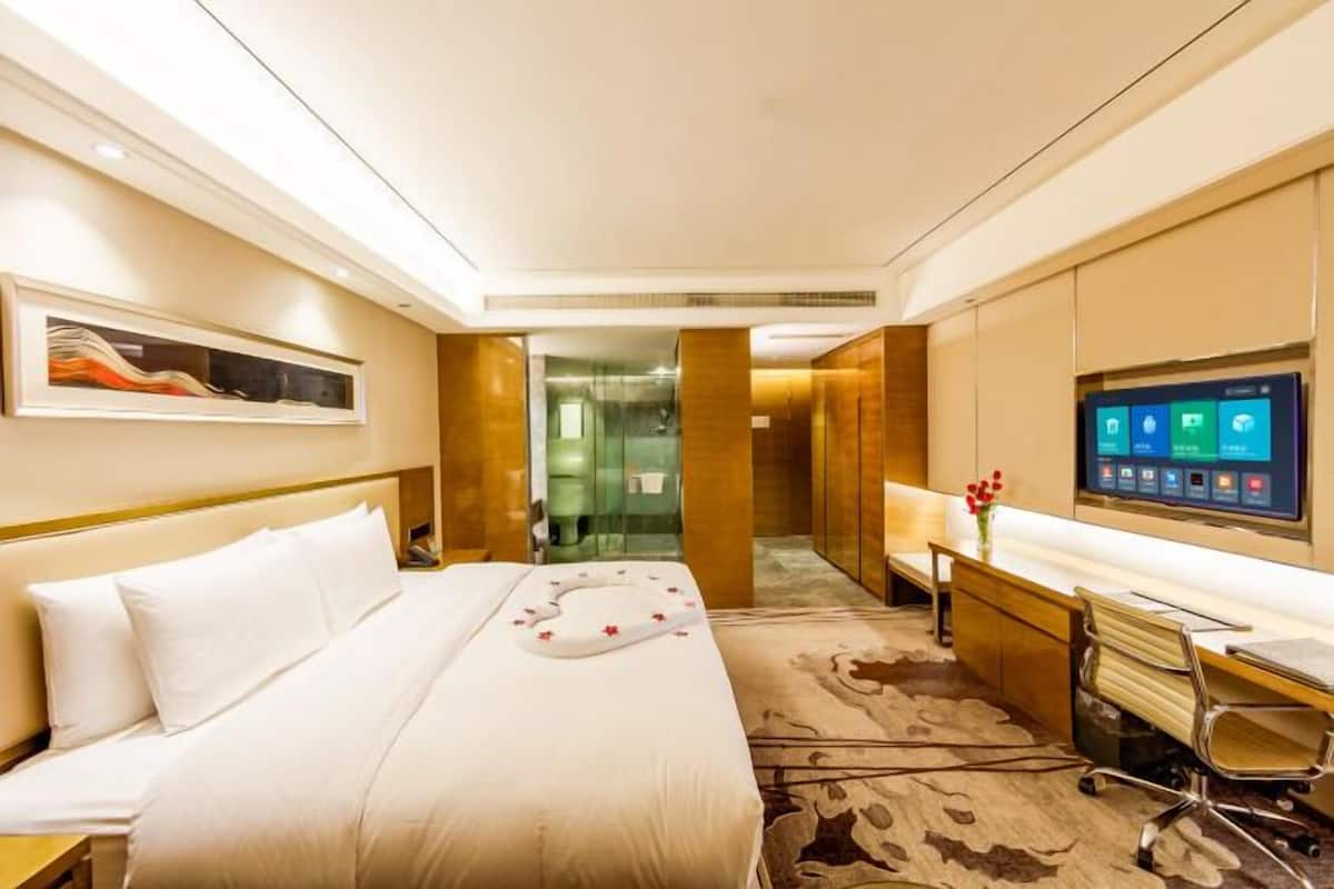 Minibar, in-room safe, cots/infant beds, alarm clocks