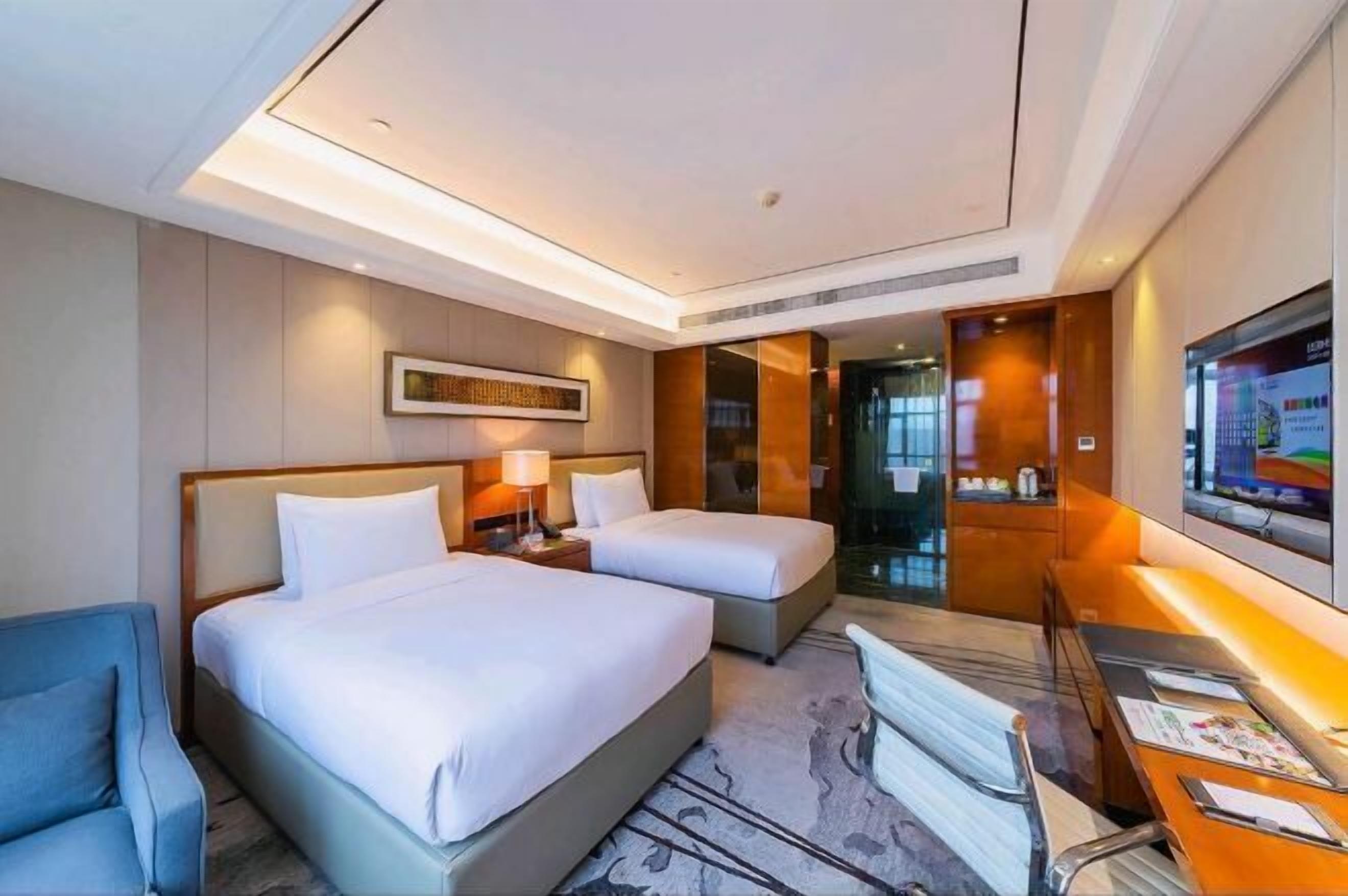 Minibar, in-room safe, cribs/infant beds, alarm clocks