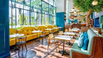 Café da manhã com buffet todos os dias mediante uma taxa