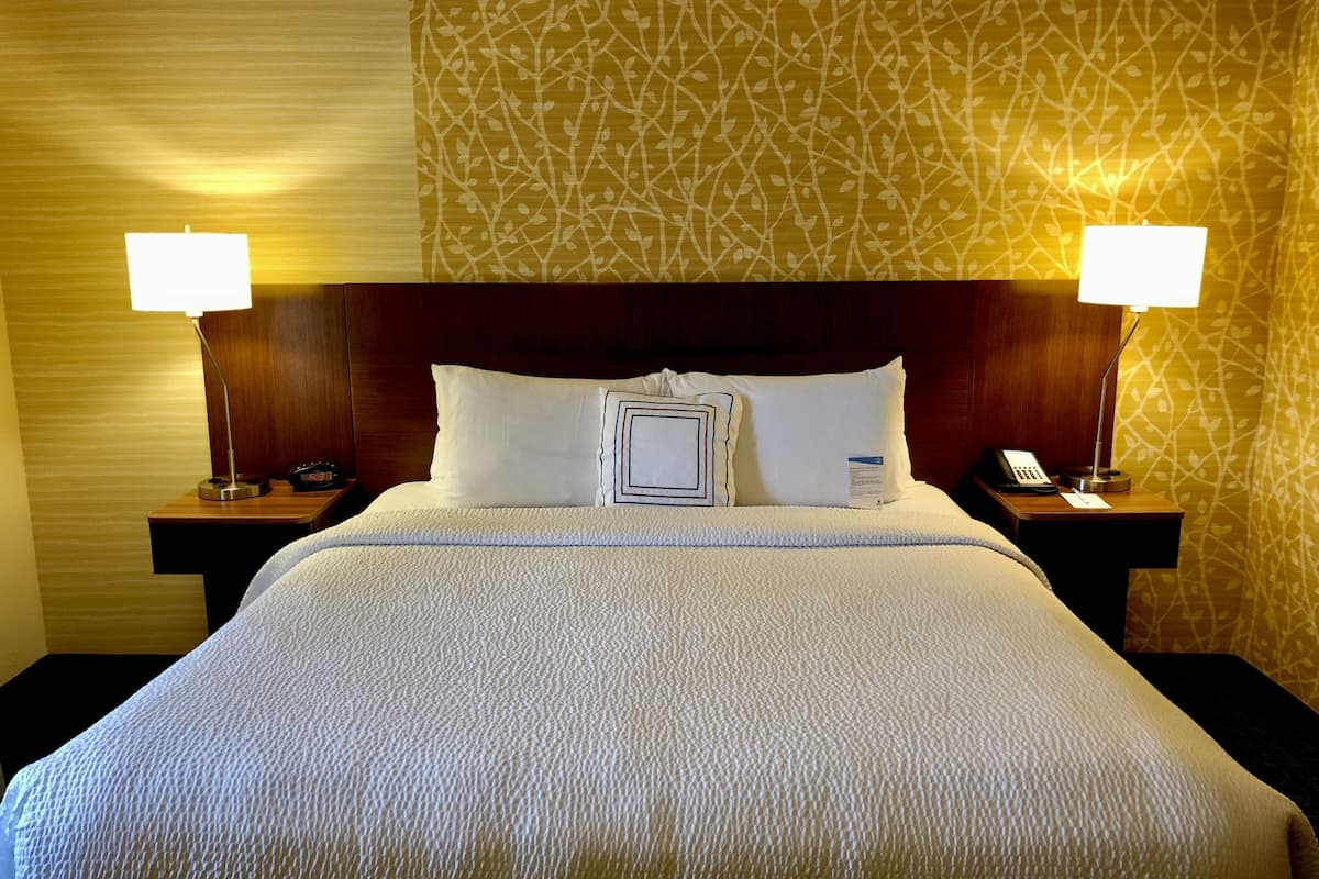Premium bedding, in-room safe, desk, blackout drapes