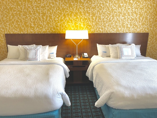 Ropa de cama de alta calidad y caja de seguridad en la habitación