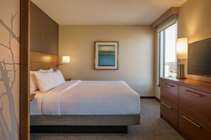 套房, 1 間臥室 | 房內夾萬、書桌、遮光窗簾/窗簾、熨斗/熨衫板