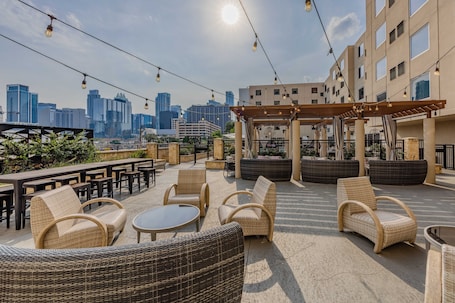 Bar (on property). Hotel Indigo Austin Downtown - University by IHG