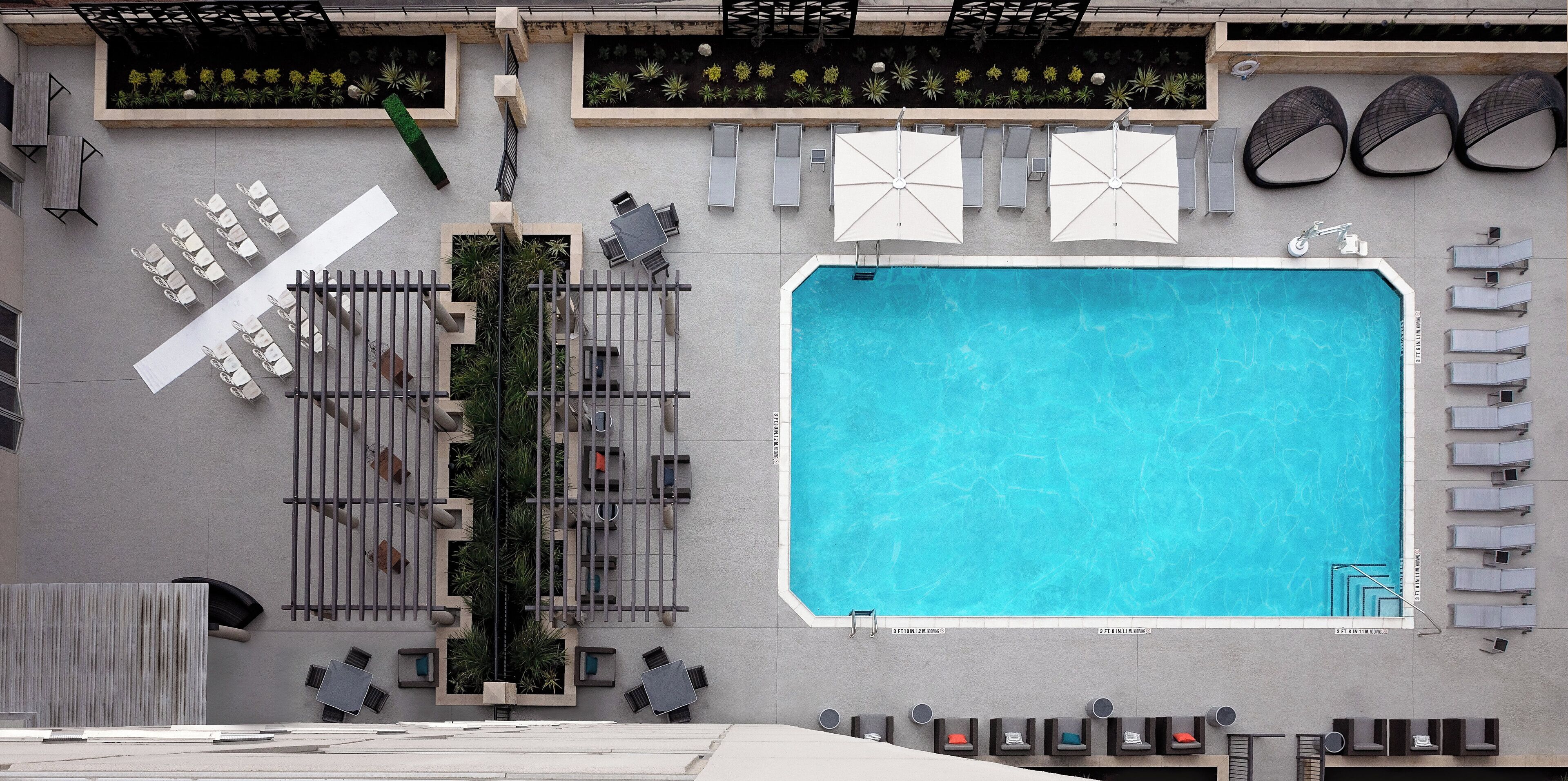 outdoor pool, open 7:00 am to 10:00 pm, free pool cabanas