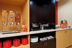 Free daily buffet breakfast - TownePlace Suites New Orleans Harvey/West Bank (Harvey)