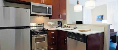 Suite, 2 Bedrooms, Non Smoking | Premium bedding, iron/ironing board, free cribs/infant beds, free WiFi