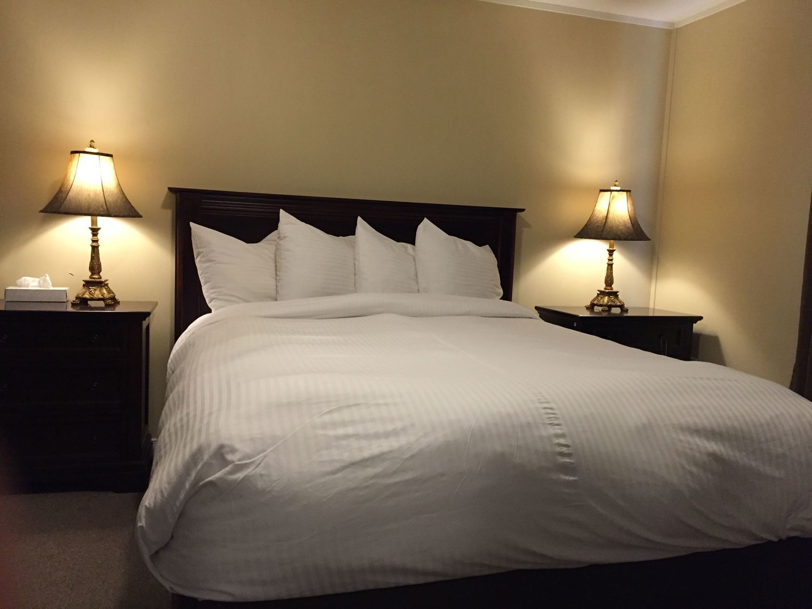 Premium bedding, desk, iron/ironing board, free WiFi