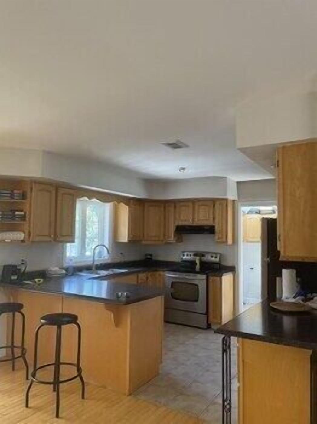 Private kitchen | Fridge, microwave, coffee/tea maker, cookware/dishes/utensils