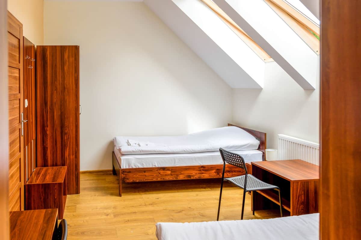 Chambre Double (Skopiec) | Literie de qualité supérieure, bureau, Wi-Fi gratuit, draps fournis