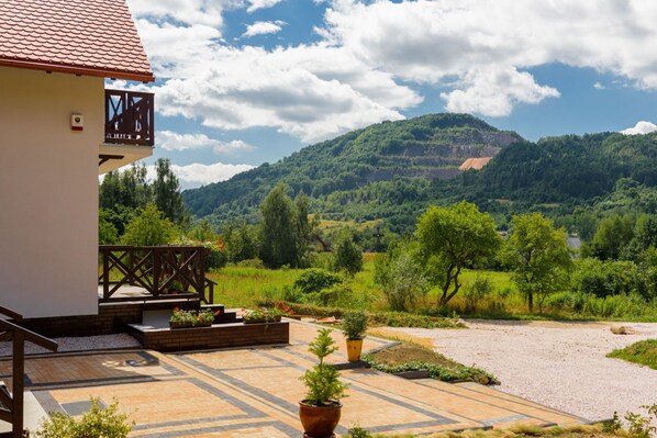 Property grounds - Pod Chmielarzem (Wojcieszow)