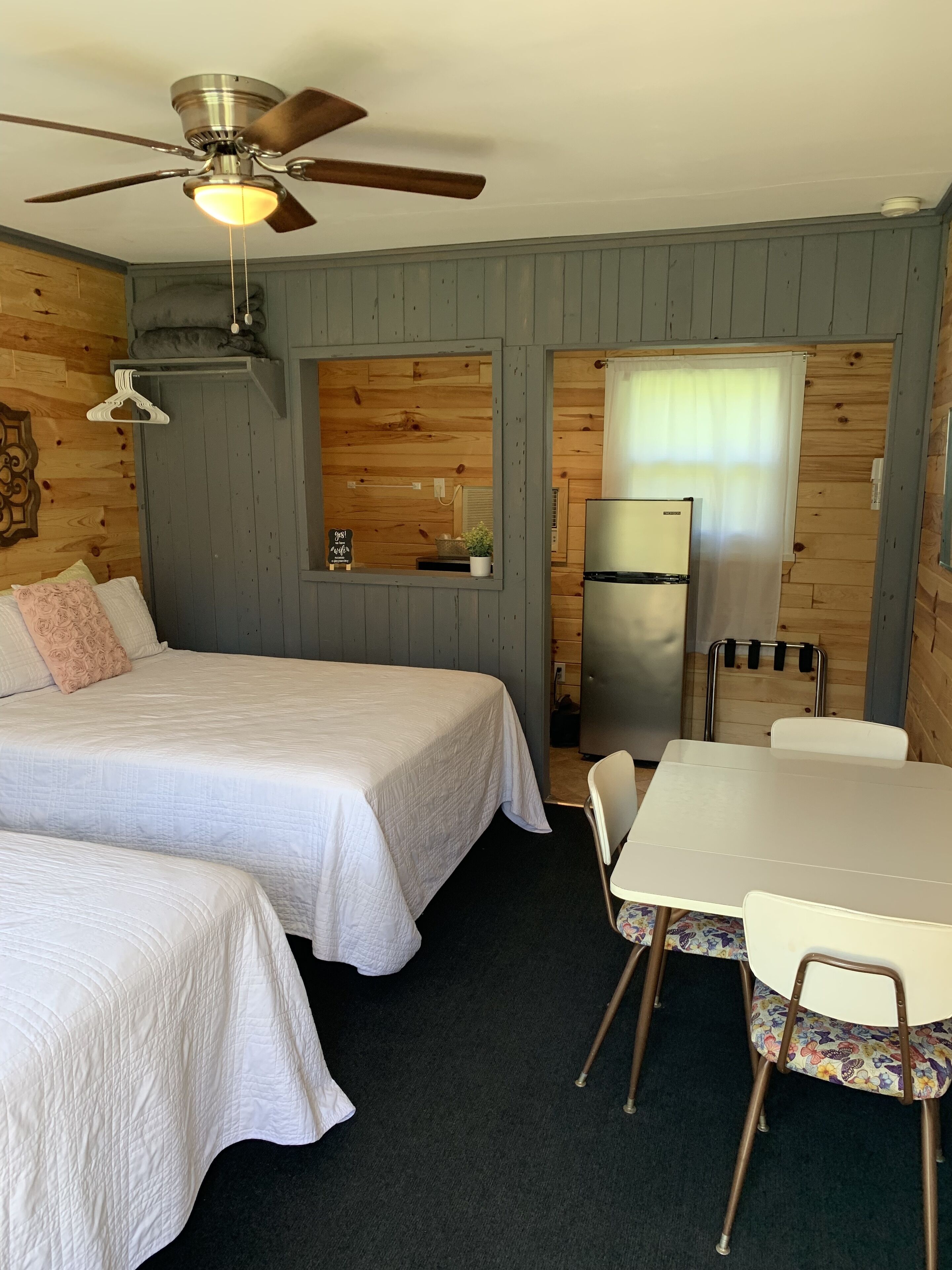 room, 2 queen beds, kitchenette, lakeside | free wifi, bed sheets