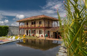Front of property - Finca La Maquina (Montenegro)