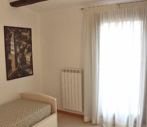 Appartement, 2 chambres | Coffre-fort, lit de bébé (gratuit), accès au Wi-Fi (inclus)