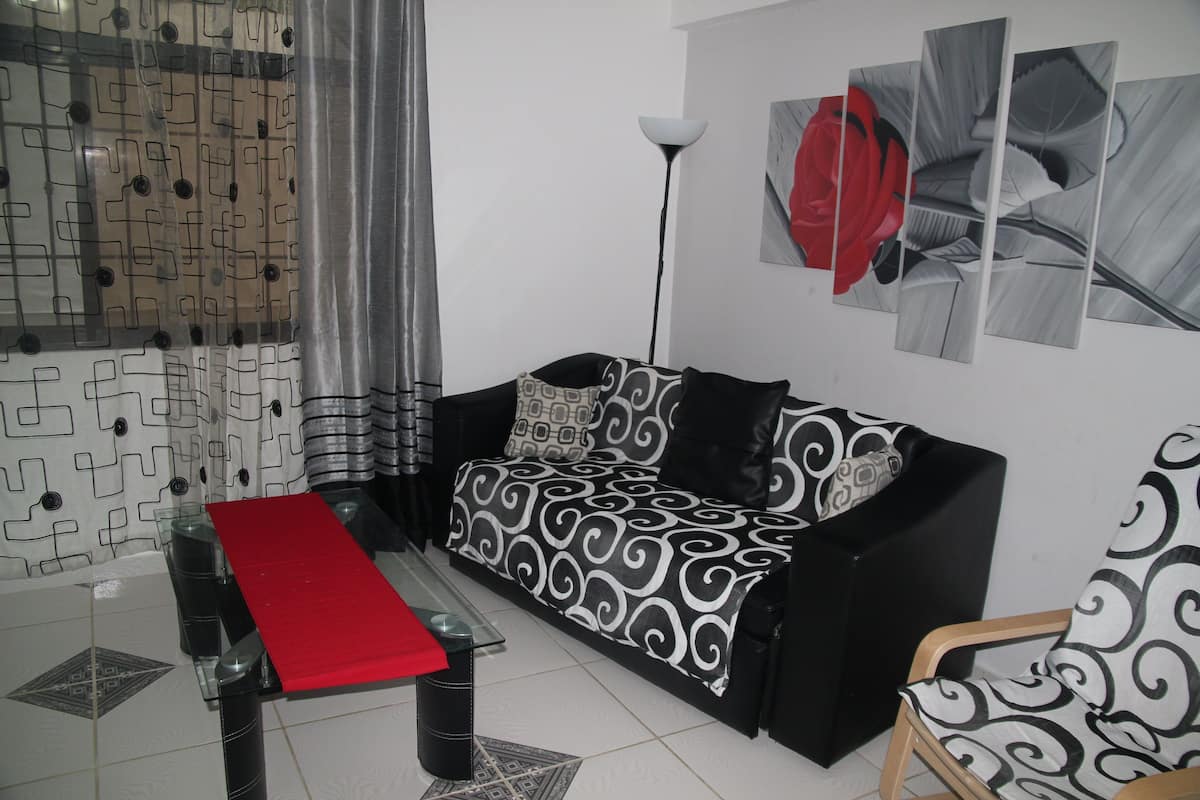 One Bedroom Apartment Garden View (With AC) | ห้องนั่งเล่น | ทีวี