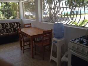 Two Bedroom Apartment, Ocean View  | Essbereich im Zimmer
