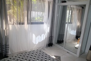 One Bedroom Apartment Garden View (With AC) | ตู้นิรภัยในห้องพัก, ห้องเก็บเสียง, Wi-Fi ฟรี