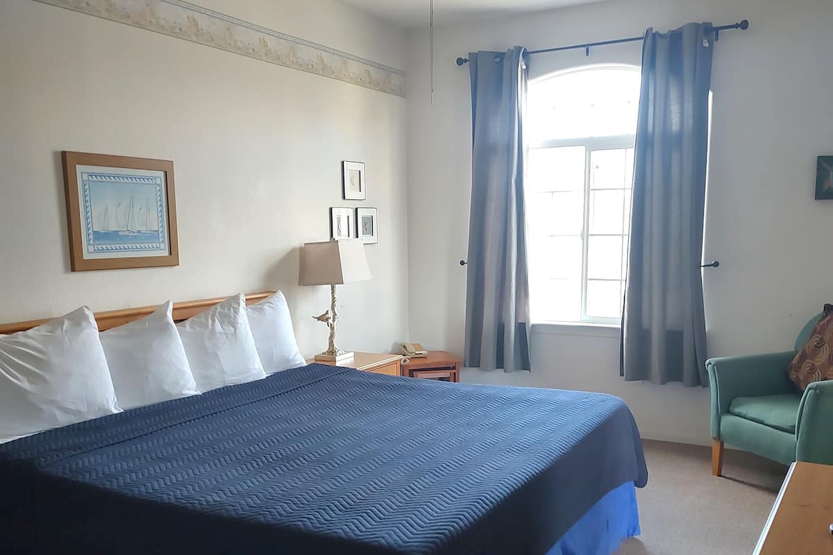 Condo4 109 | 1 bedroom, laptop workspace, iron/ironing board, WiFi (free)
