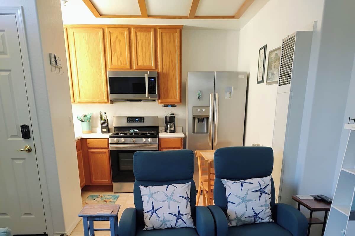 Condo4 511 | Living area | 46-inch Smart TV with cable channels