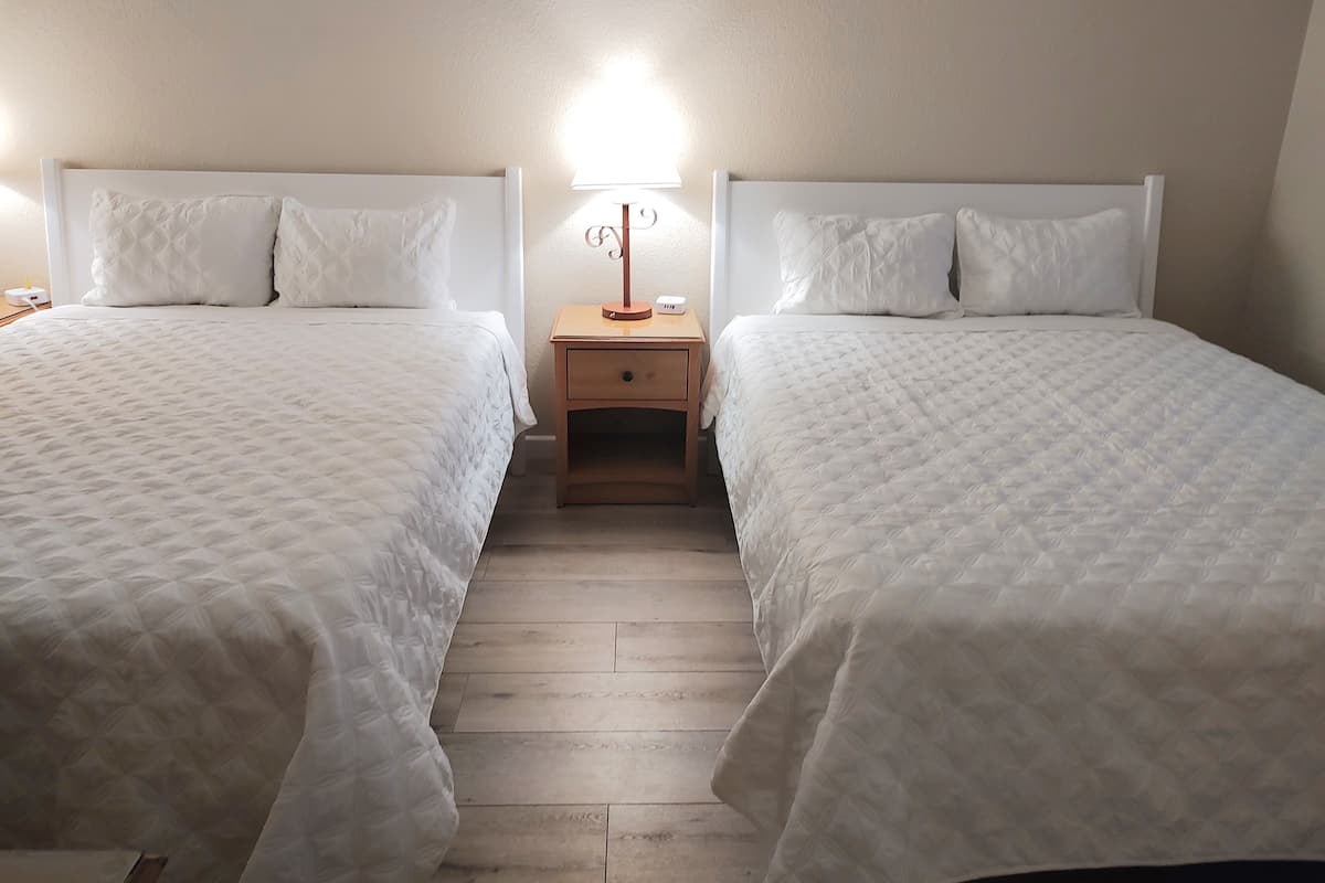 Double Queen 507 | 1 bedroom, laptop workspace, iron/ironing board, WiFi (free)
