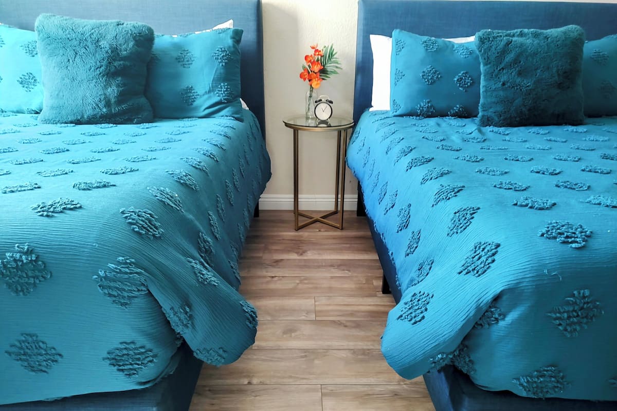 Double Queen 506 | 1 bedroom, laptop workspace, iron/ironing board, WiFi (free)