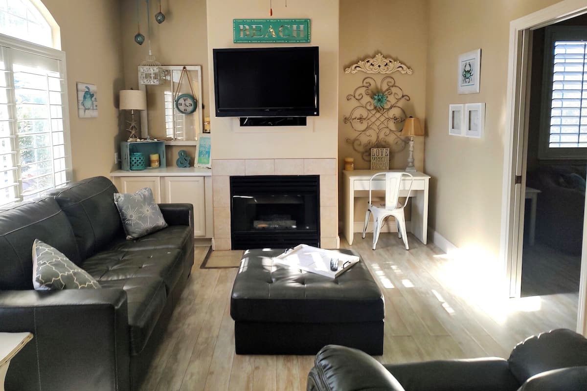 Condo2 508 | Living area | 46-inch Smart TV with cable channels