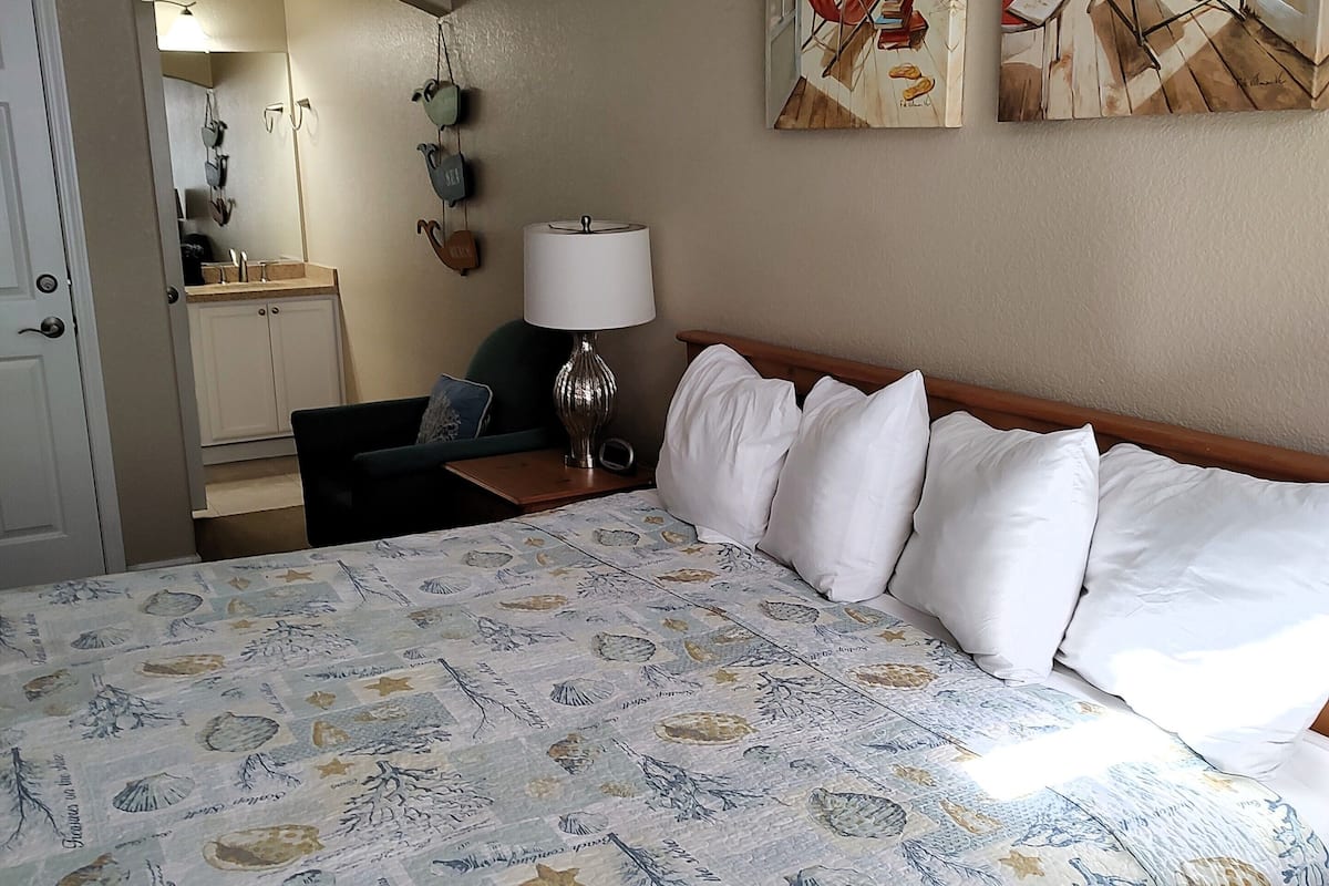 Condo4 509 | 1 bedroom, laptop workspace, iron/ironing board, WiFi (free)