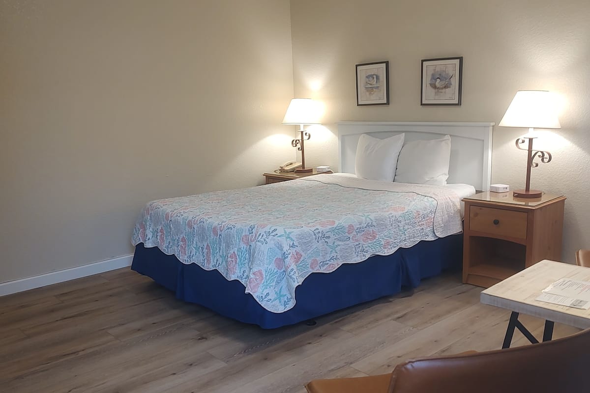 Studio 501 | 1 bedroom, laptop workspace, iron/ironing board, WiFi (free)