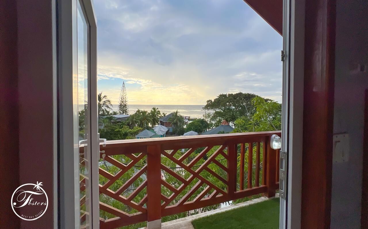 Safe på rommet, skrivebord, wi-fi (inkludert) og sengetøy