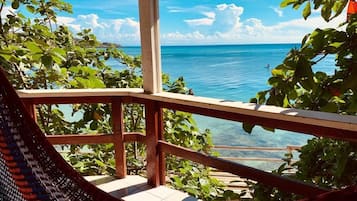 Cabaña panorámica, balcón, vista al océano | Caja de seguridad en la habitación, escritorio y wifi gratis