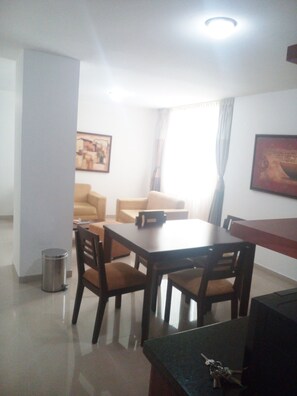 Suite, Balcony | Living area | TV - Hotel Cuarta Avenida (Cali)